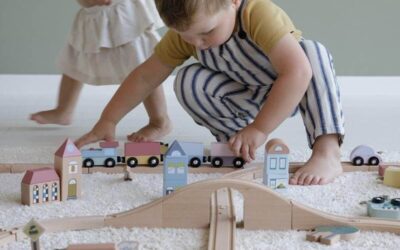 Houten treinen en treinbanen: op reis met duurzaam speelgoed